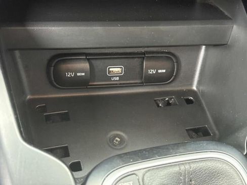 Used 2020 Kia Soul LX FWD image 19