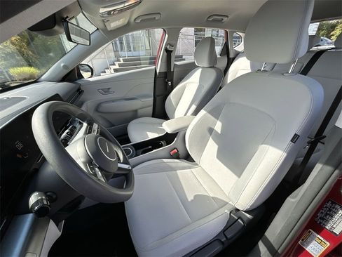 Used 2024 Hyundai Kona SE image 15