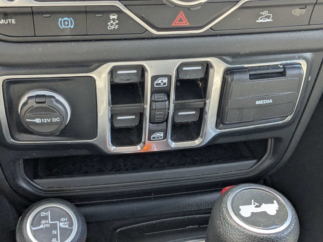 Used 2024 Jeep Wrangler Unlimited Sahara AWD/4WD image 24