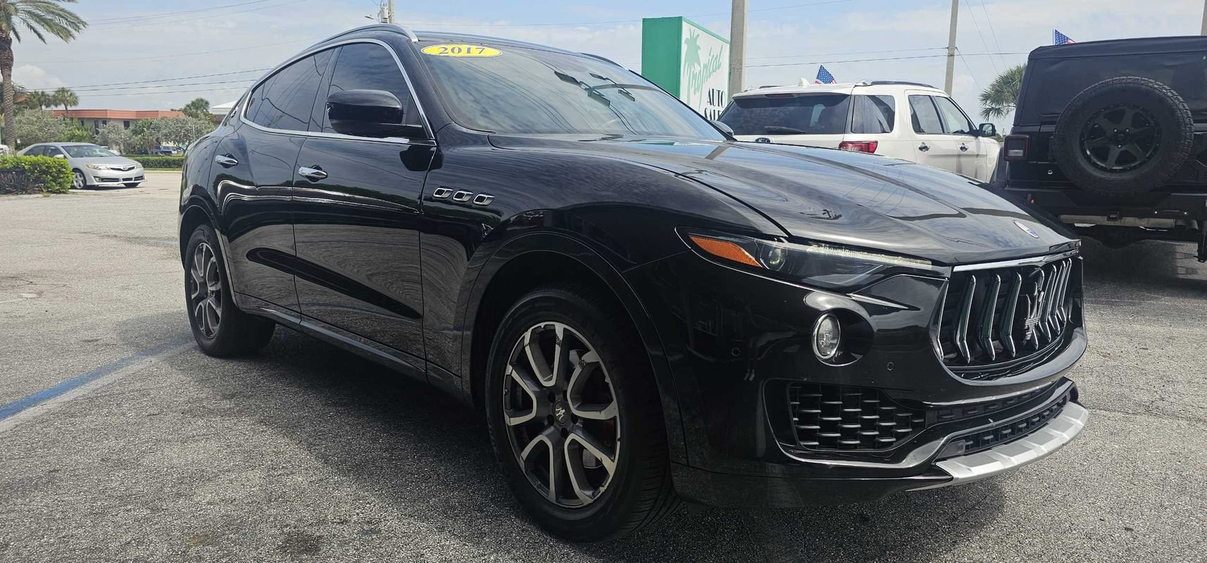 Used 2017 Maserati Levante w/ Luxury Package AWD/4WD image 29