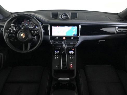 Certified 2025 Porsche Macan image 11