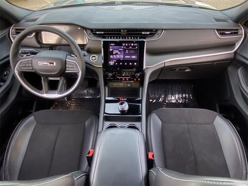 Used 2024 Jeep Grand Cherokee L Altitude image 24