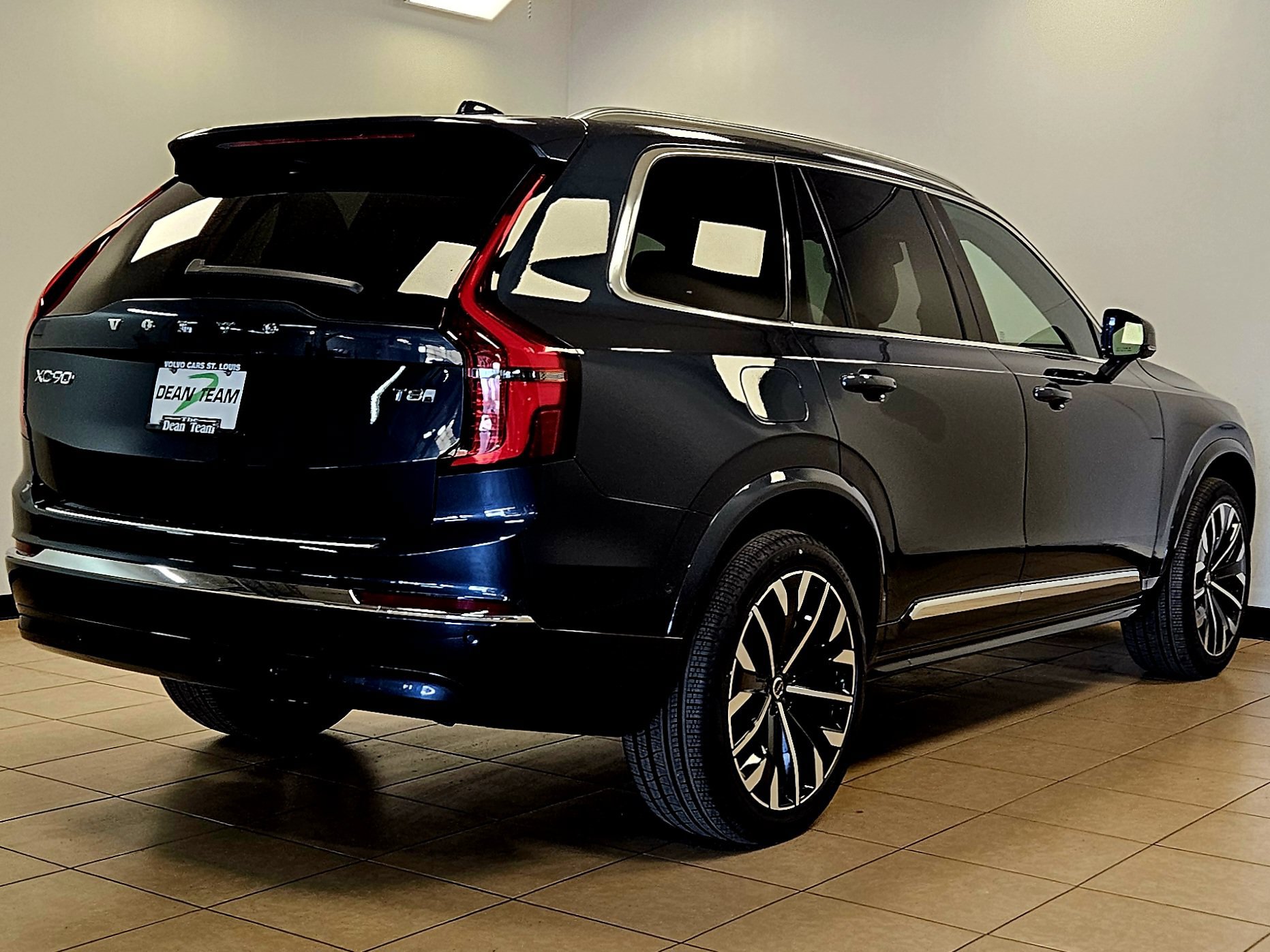 New 2026 Volvo XC90 T8 Plus w/ Protection Package Premier AWD/4WD image 4