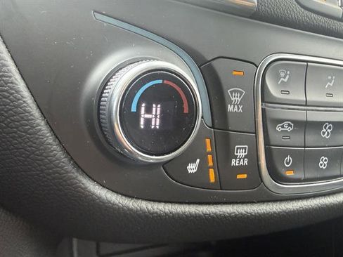 Used 2023 Chevrolet Equinox LT image 40