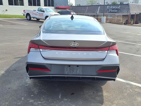 Used 2025 Hyundai Elantra SEL FWD image 26