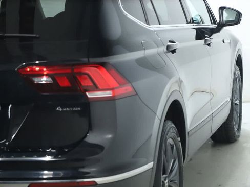 Certified 2023 Volkswagen Tiguan SE image 46