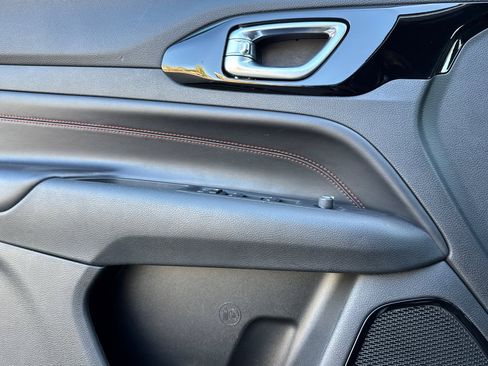 Used 2024 Jeep Compass Trailhawk image 11