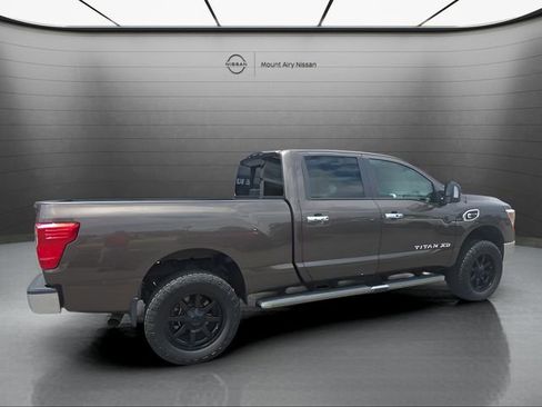 Used 2019 Nissan Titan SV AWD/4WD image 4