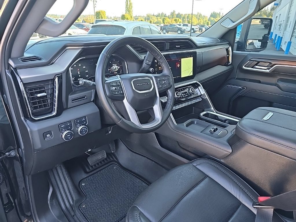 Used 2025 GMC Sierra 3500 Denali AWD/4WD image 10