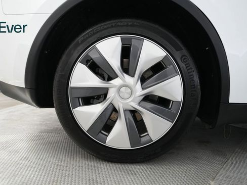 Used 2023 Tesla Model Y Long Range image 22