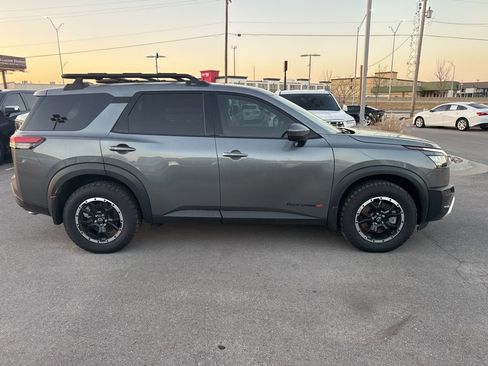Used 2025 Nissan Pathfinder Rock Creek image 4