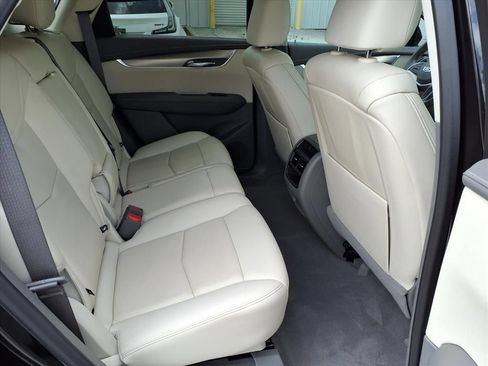 Used 2022 Cadillac XT5 Premium Luxury FWD image 13