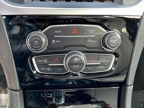 Used 2023 Chrysler 300 Touring L image 31