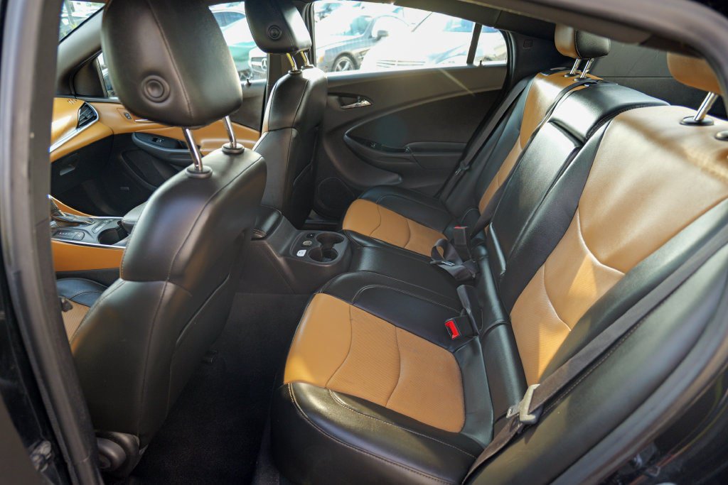 Used 2018 Chevrolet Volt Premier w/ Driver Confidence Package FWD image 29
