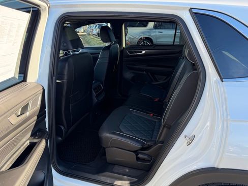 Used 2024 Volkswagen Atlas Cross Sport SEL Premium R-Line image 18