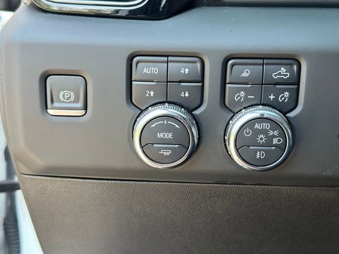 Used 2024 GMC Sierra 2500 AT4 w/ AT4 Premium Plus Package AWD/4WD image 35