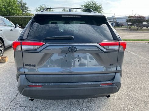Used 2021 Toyota RAV4 LE w/ Carpet Mat Package (TMS) FWD image 4