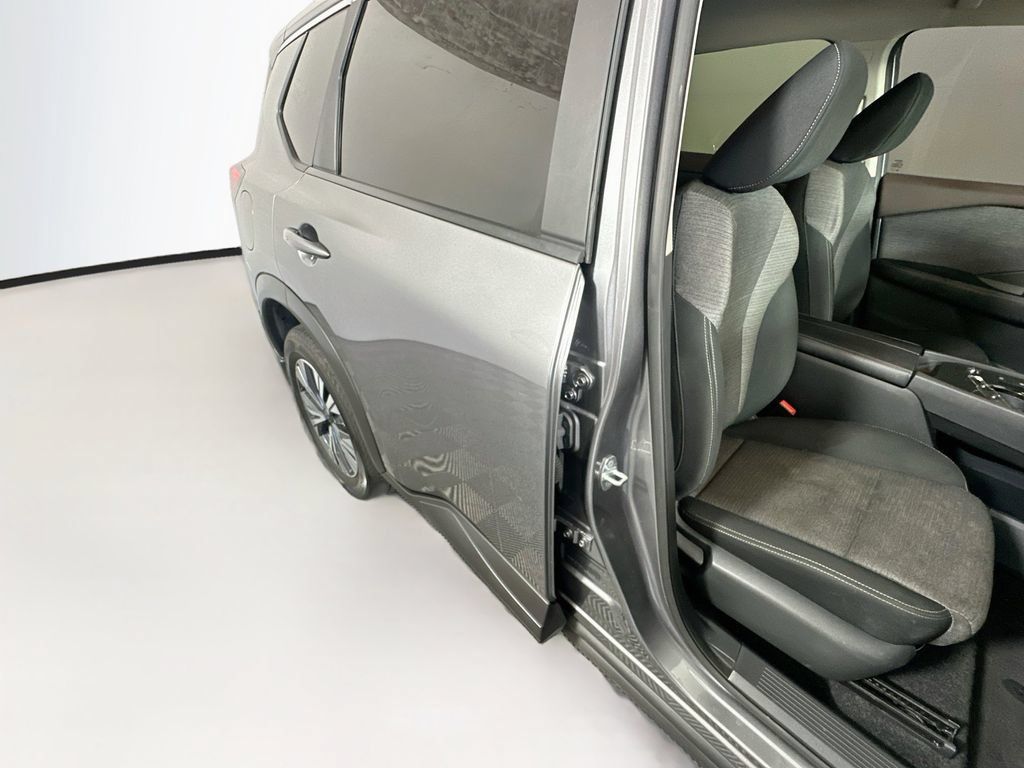 Used 2023 Nissan Rogue SV FWD image 28