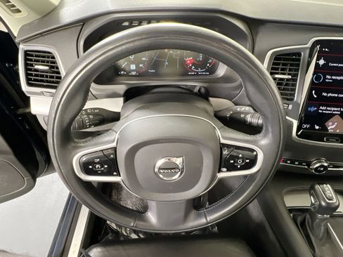 Used 2022 Volvo XC90 T5 Momentum w/ Climate Package image 10