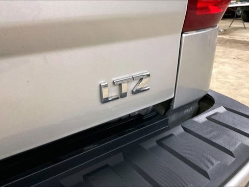 Used 2018 Chevrolet Silverado 1500 LTZ Z71 w/ LTZ Plus Package AWD/4WD image 8