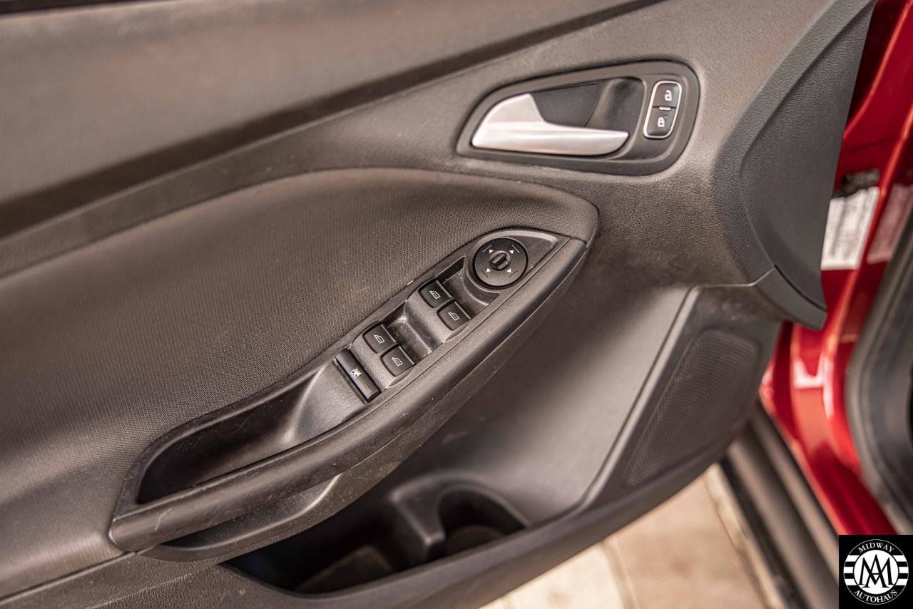 Used 2017 Ford Focus SE FWD image 30