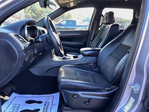 Used 2020 Jeep Grand Cherokee Altitude image 11