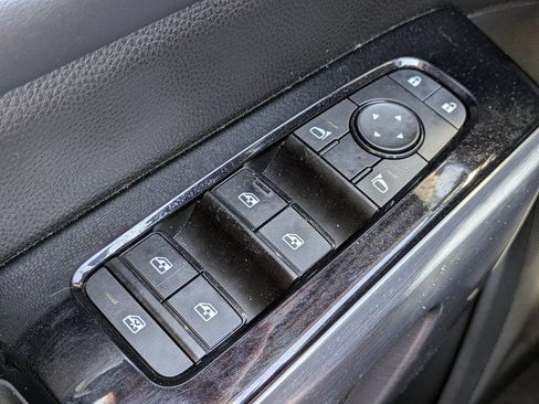 Certified 2023 Nissan Pathfinder SL FWD image 25