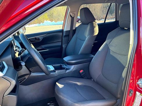 Used 2025 Toyota RAV4 LE image 21