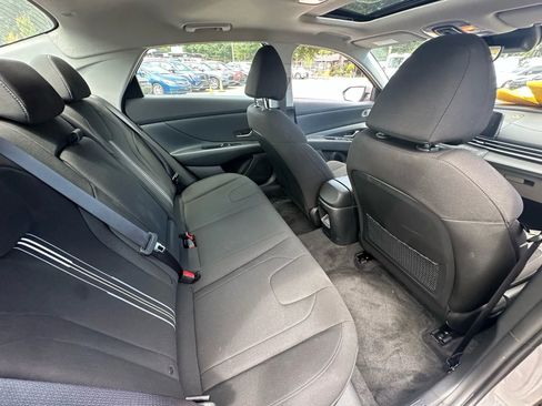 Used 2025 Hyundai Elantra SEL image 12