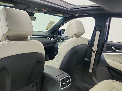 Used 2025 Genesis G70 3.3T Advanced w/ Sport Prestige Package image 31