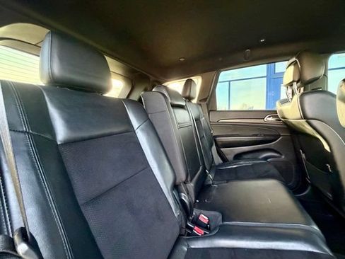 Used 2018 Jeep Grand Cherokee Altitude AWD/4WD image 18