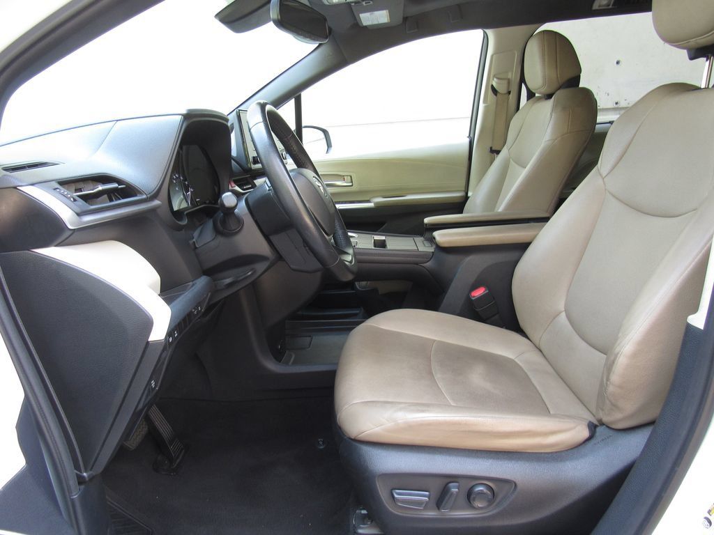 Certified 2023 Toyota Sienna XLE w/ XLE Plus Package AWD/4WD image 11