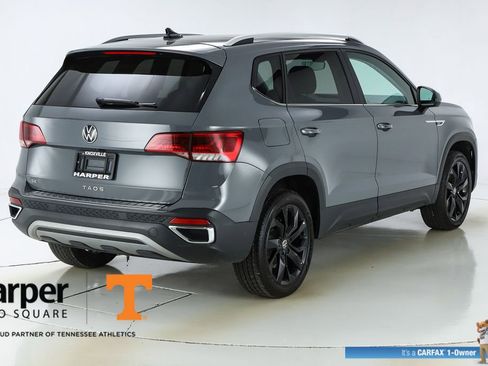 Used 2023 Volkswagen Taos SE w/ Panoramic Sunroof Package FWD image 9