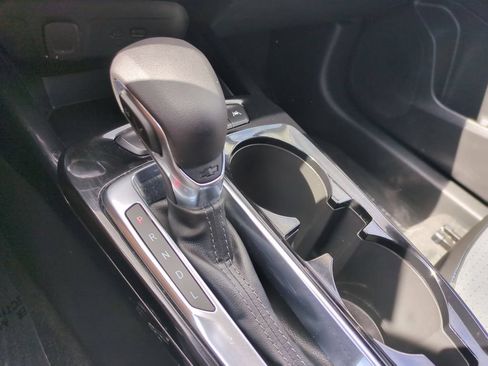 Used 2025 Chevrolet Trax LT w/ LT Convenience Package FWD image 19
