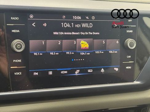 Used 2022 Volkswagen Taos SE w/ Panoramic Sunroof Package FWD image 16