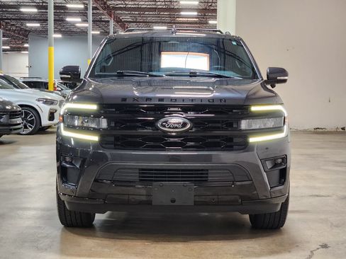 Used 2024 Ford Expedition Limited RWD image 2