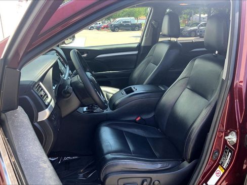 Used 2018 Toyota Highlander XLE AWD/4WD image 30