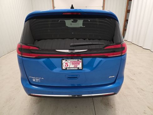 New 2026 Chrysler Pacifica Select AWD/4WD image 4