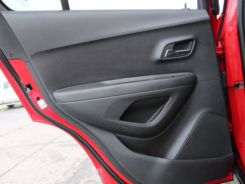 Used 2015 Chevrolet Trax LT w/ LT Sun and Sound Package image 36