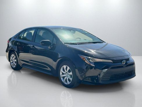 Certified 2025 Toyota Corolla LE image 3