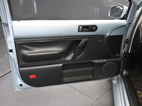 Used 2009 Volkswagen Beetle Coupe FWD image 10