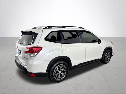 Used 2022 Subaru Forester Premium image 6