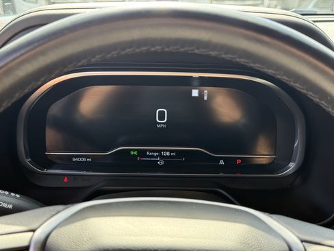 Used 2023 GMC Yukon SLT RWD image 18