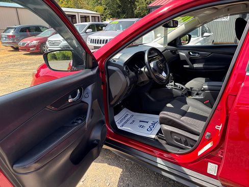 Used 2017 Nissan Rogue SV w/ SV Premium Package image 11