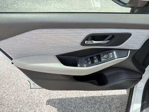 Certified 2023 Nissan Rogue SV FWD image 29