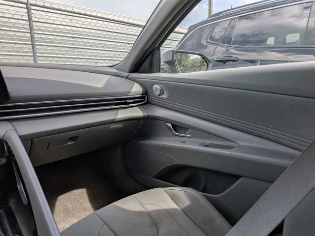 Used 2025 Hyundai Elantra SEL FWD image 7