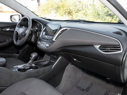 Used 2024 Chevrolet Malibu LT image 42