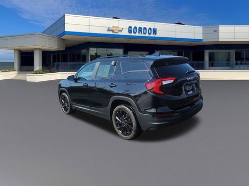 Used 2023 GMC Terrain SLE w/ Driver Convenience Package AWD/4WD image 3