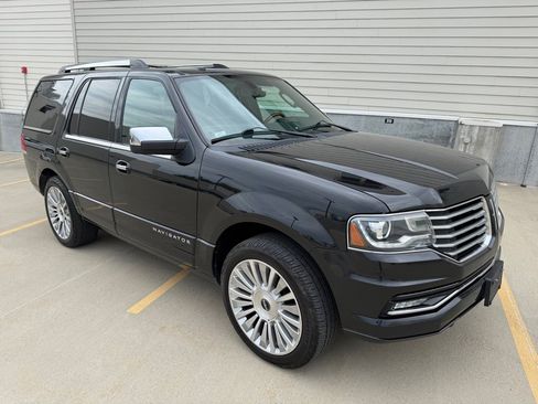 Used 2015 Lincoln Navigator 4WD image 1