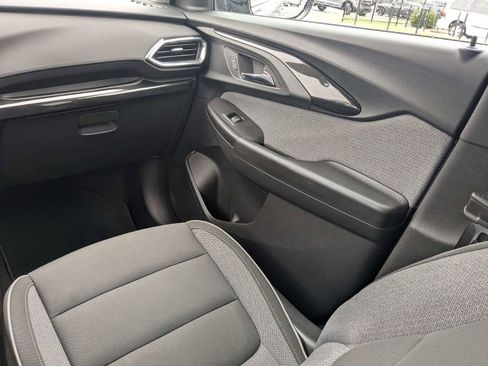 Used 2022 Chevrolet TrailBlazer LT w/ Convenience Package image 17